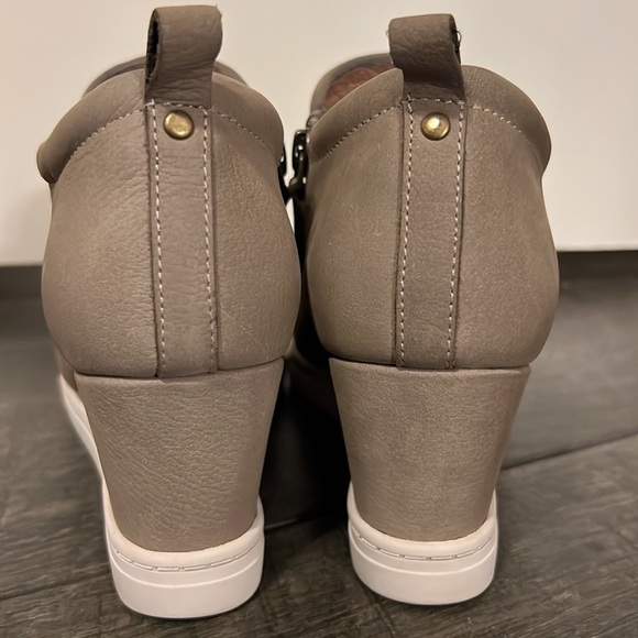 Wedge Sneaker - Picture 2 of 3